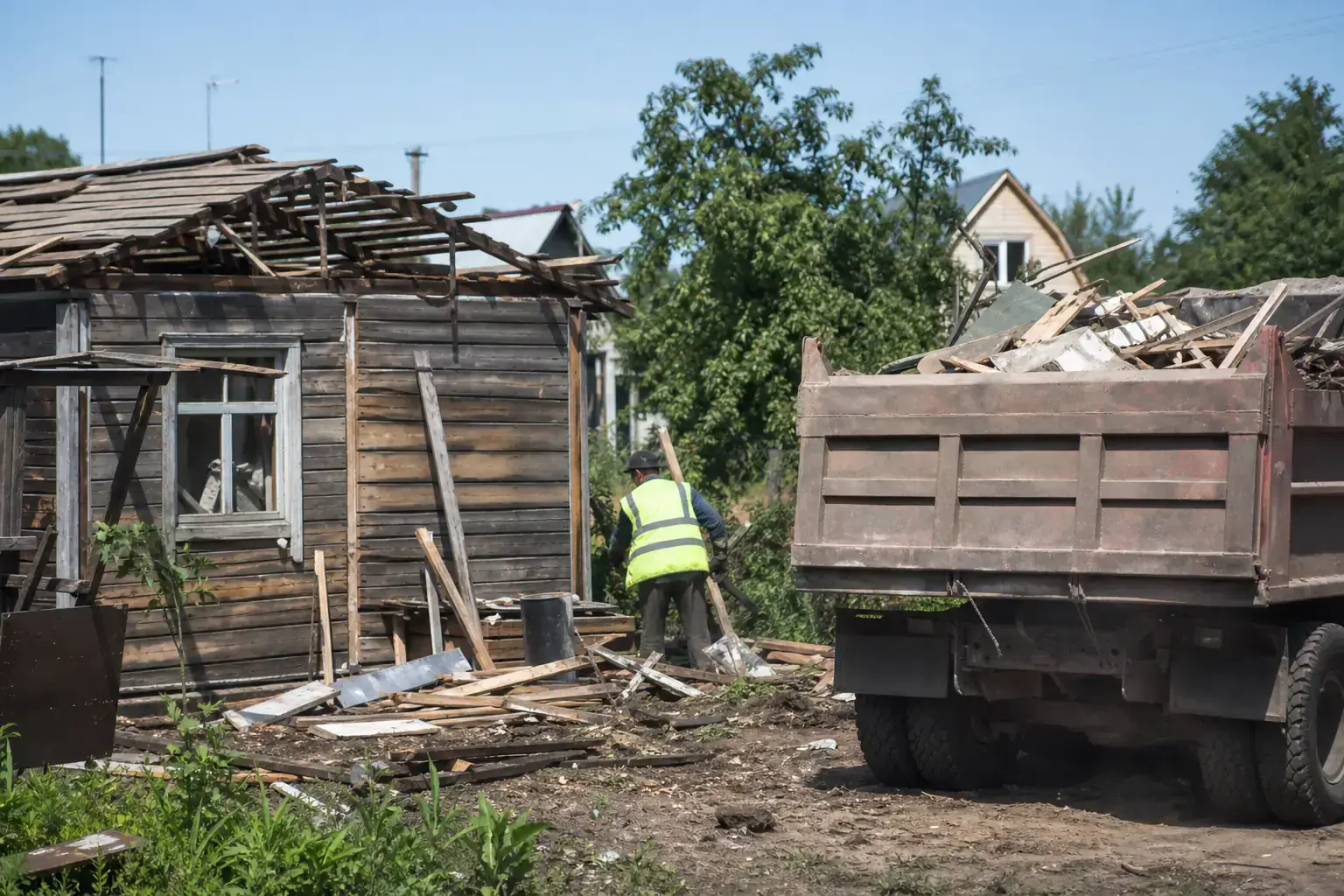 Демонтаж постройки и вывоз строительного мусора